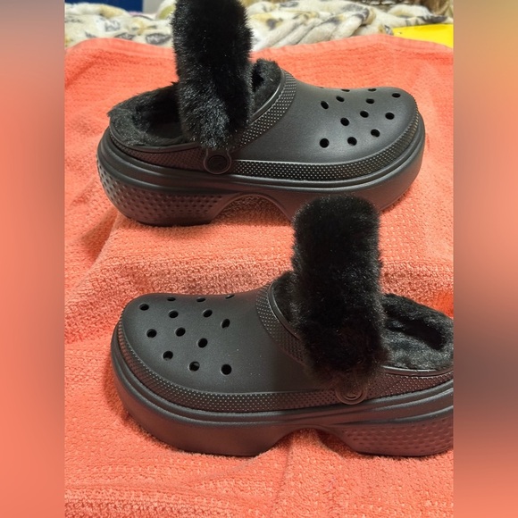 CROCS Black Fuzz Lined Classic Clog Slip-On main image 5